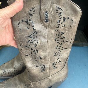 Roper Taupe Cutout Western Boots with Black Accents